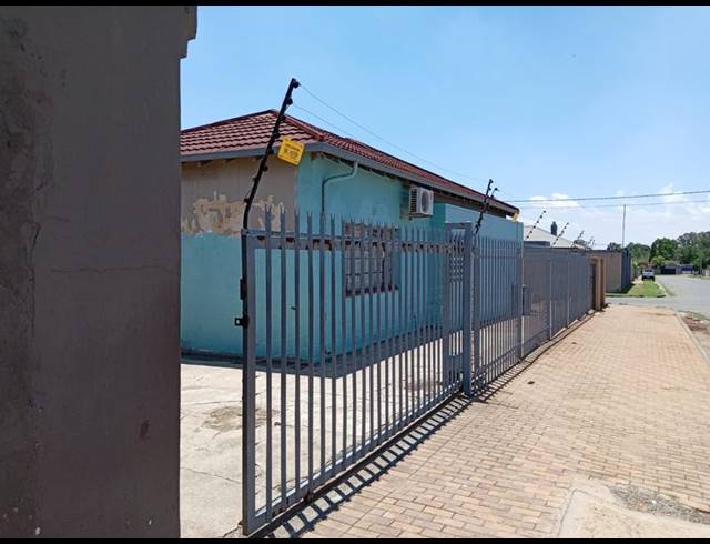10 BEDROOM HOUSE FOR SALE IN SPRINGS CENTRAL